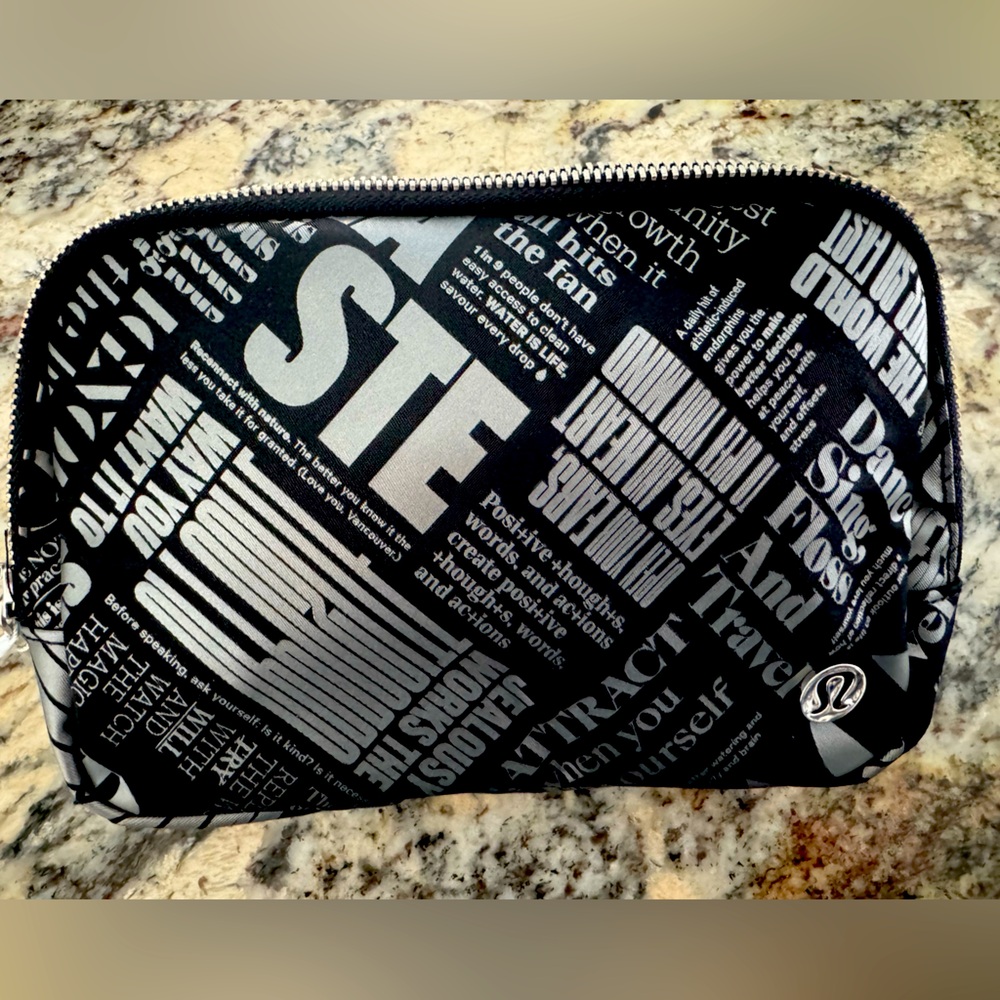 Lululemon Everywhere Bag Manifesto Print Black Silver
